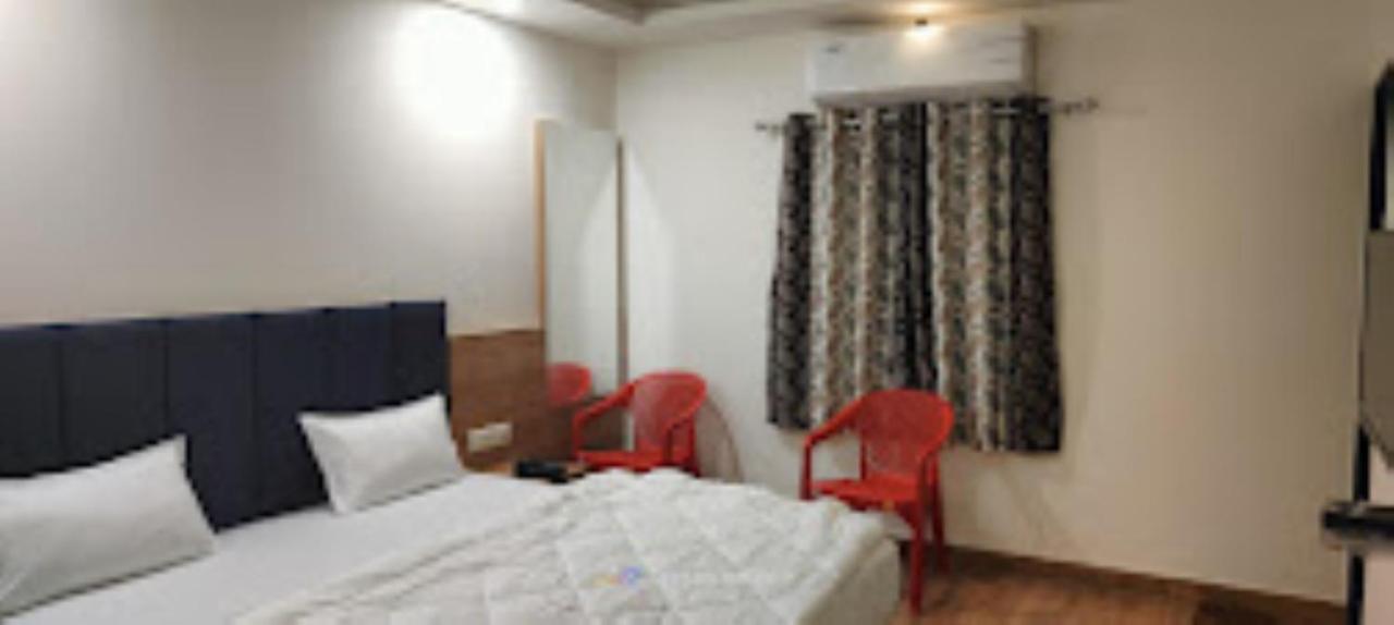 Hotel Kutchi Palace, Dwarka Buitenkant foto